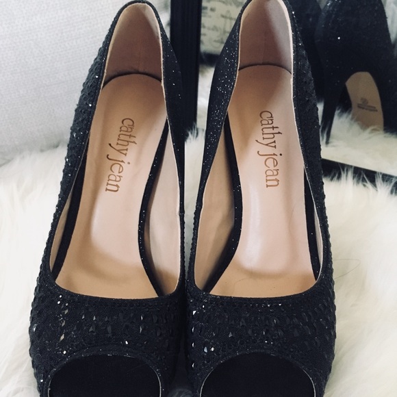 Elegant Black Heels - Picture 2 of 3